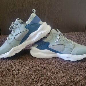 avia huaraches
